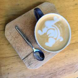 ... mit so schöner Latte-Art aber gut auszuhalten 😋