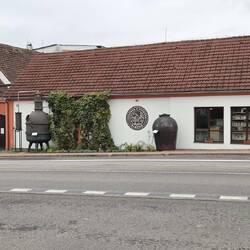 Und gegenüber wird Bier gebraut