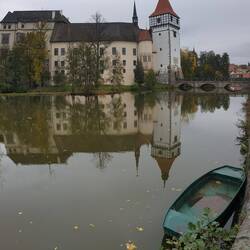 Schloss und Angelkahn