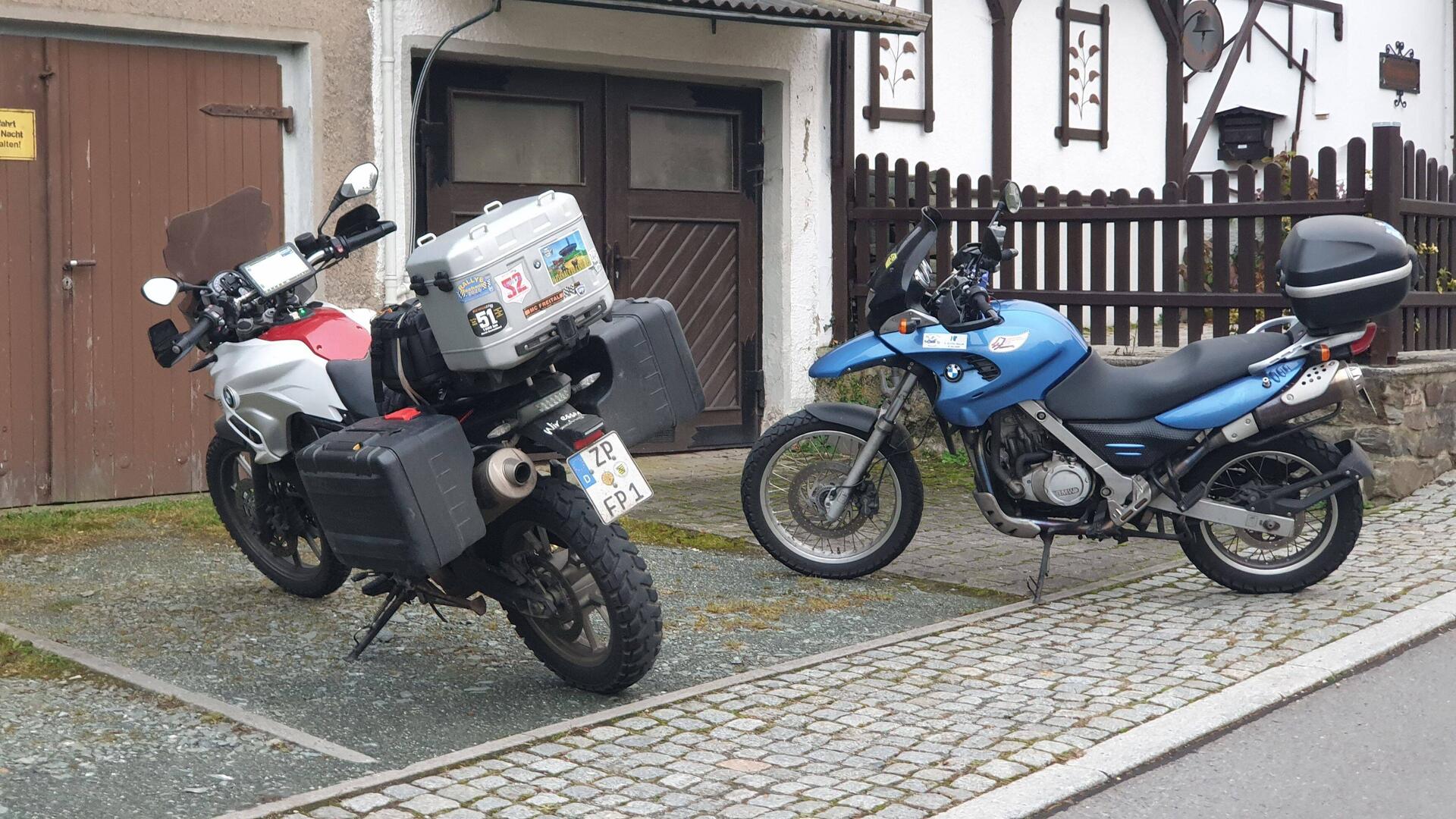 Warten auf die Garageneinfahrt