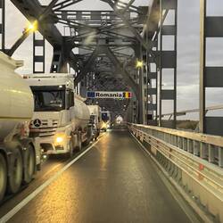 Allerdings wir die Brücke gerade repariert, deshalb gab's etwas Stau