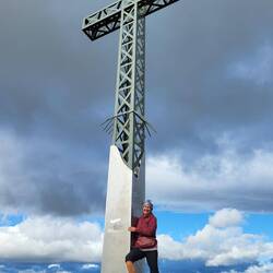 Auf dem Pic Saint-Loup mit Wolkendecke.