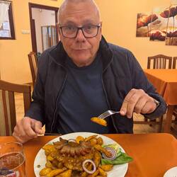 Peter hatte Zigeunerbraten. War echt lecker ... mit gebratenem Speck