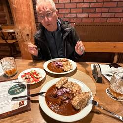 ... wo wir endlich in den Genuss von tschechischem Gulasch mit Knödel kamen ...