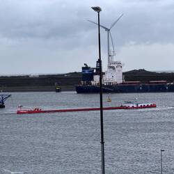 Tiefergelegtes Boot