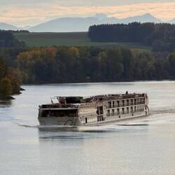 Als Überraschung gibts doch noch ein Flusskreuzfahrtschiff.