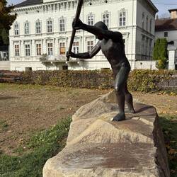 Dieses Denkmal erinnert an die wichtigen Flösser der vergangenen Geschichte.
