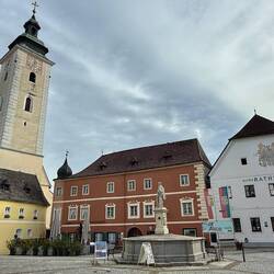 Das Stadttheater gilt als das älteste erhaltene Bürgertheater Österreichs, wird noch immer bespielt.
