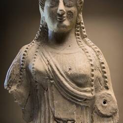Terracotta female statuette (c. 500 BCE) from the Sanctuary of Demeter in Agrigento.