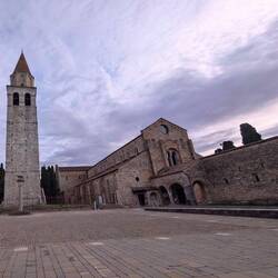 Die gewaltige, aber nicht pompöse Basilika von Aquileia