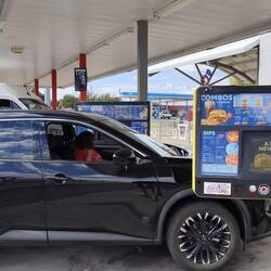 "echter" Drive-In bei Sonic in Tucumcari. Hier bekommt man sein Essen ans Auto gebracht