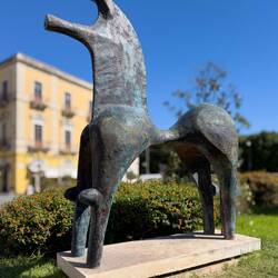 "Cavallo Corinzio" (Corinthian Horse) ... Dino Pantano's bronze statue in Piazzale Marconi, Siracusa