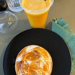 Lemon curd cake