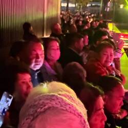 Some of the crowd waiting to see the fountain show