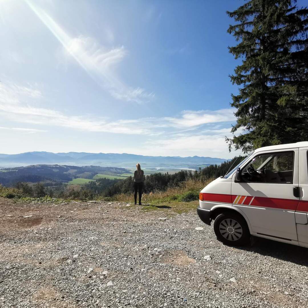 Berge und Meer mit dem Bulli