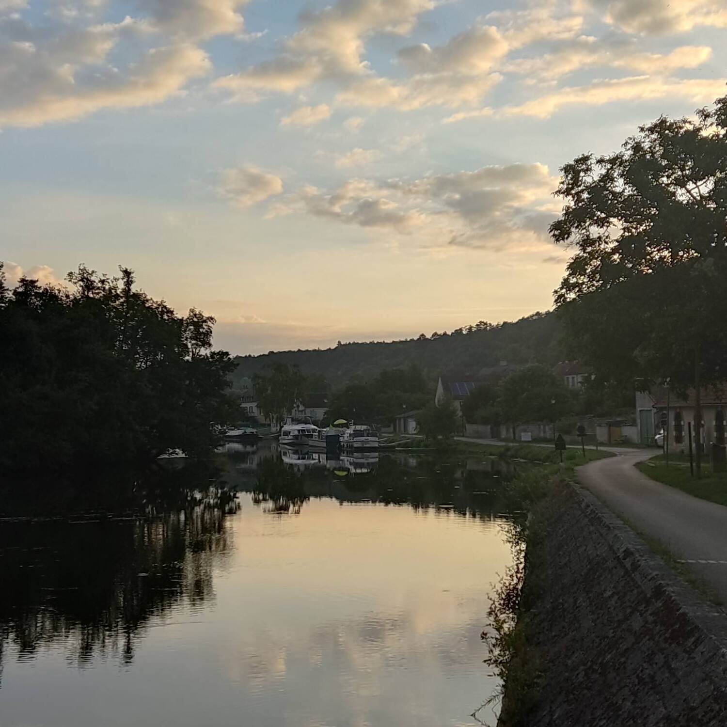 Hausboot Migennes nach Tannay