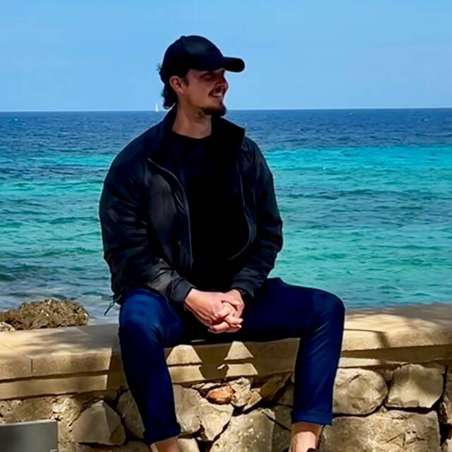 Maximilian W