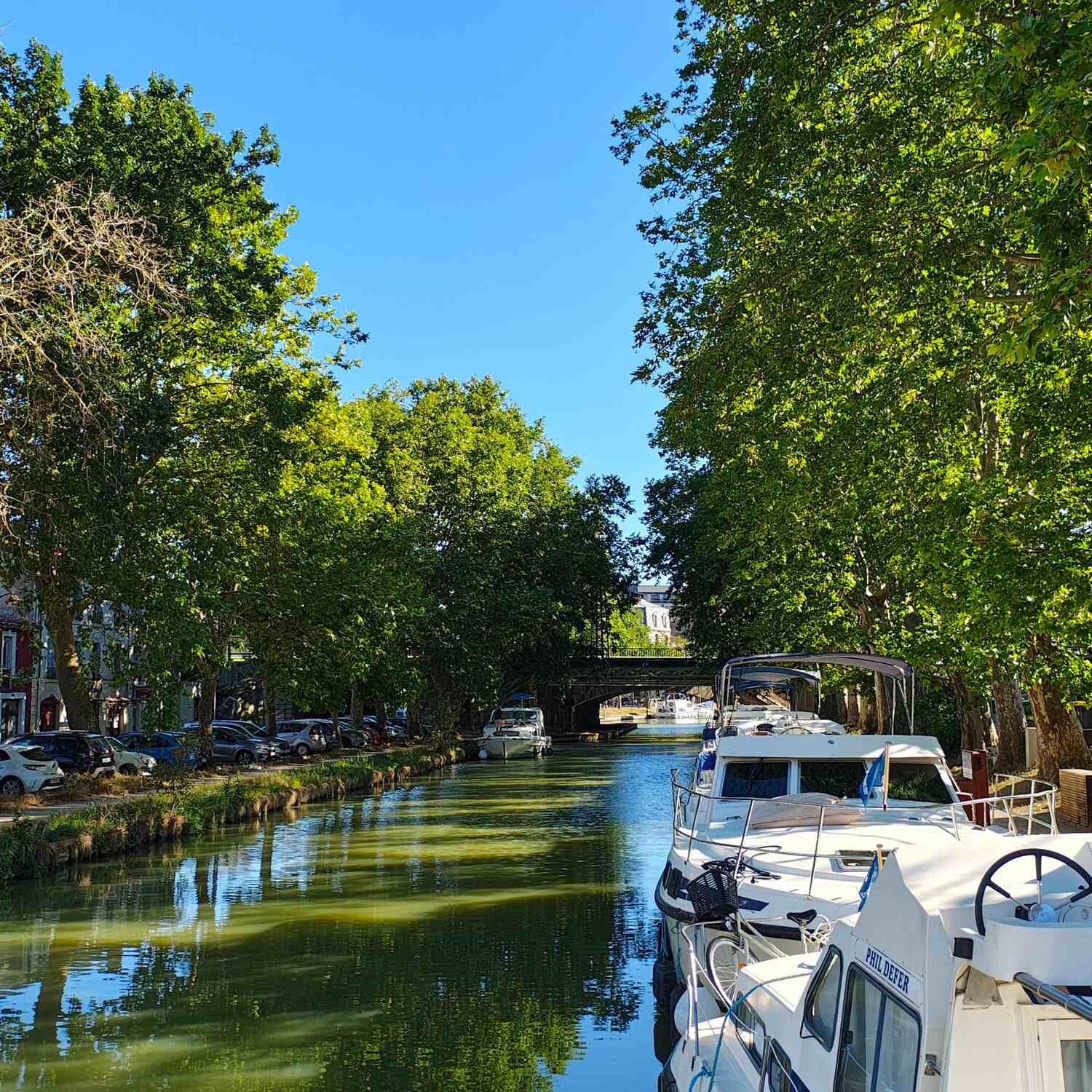 Détente sur le Canal