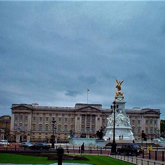 United Kingdom, Around London