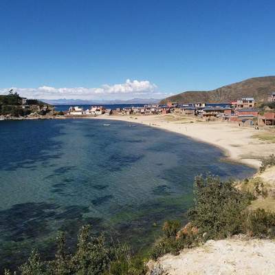 Eine Insel mit 2 Bergen