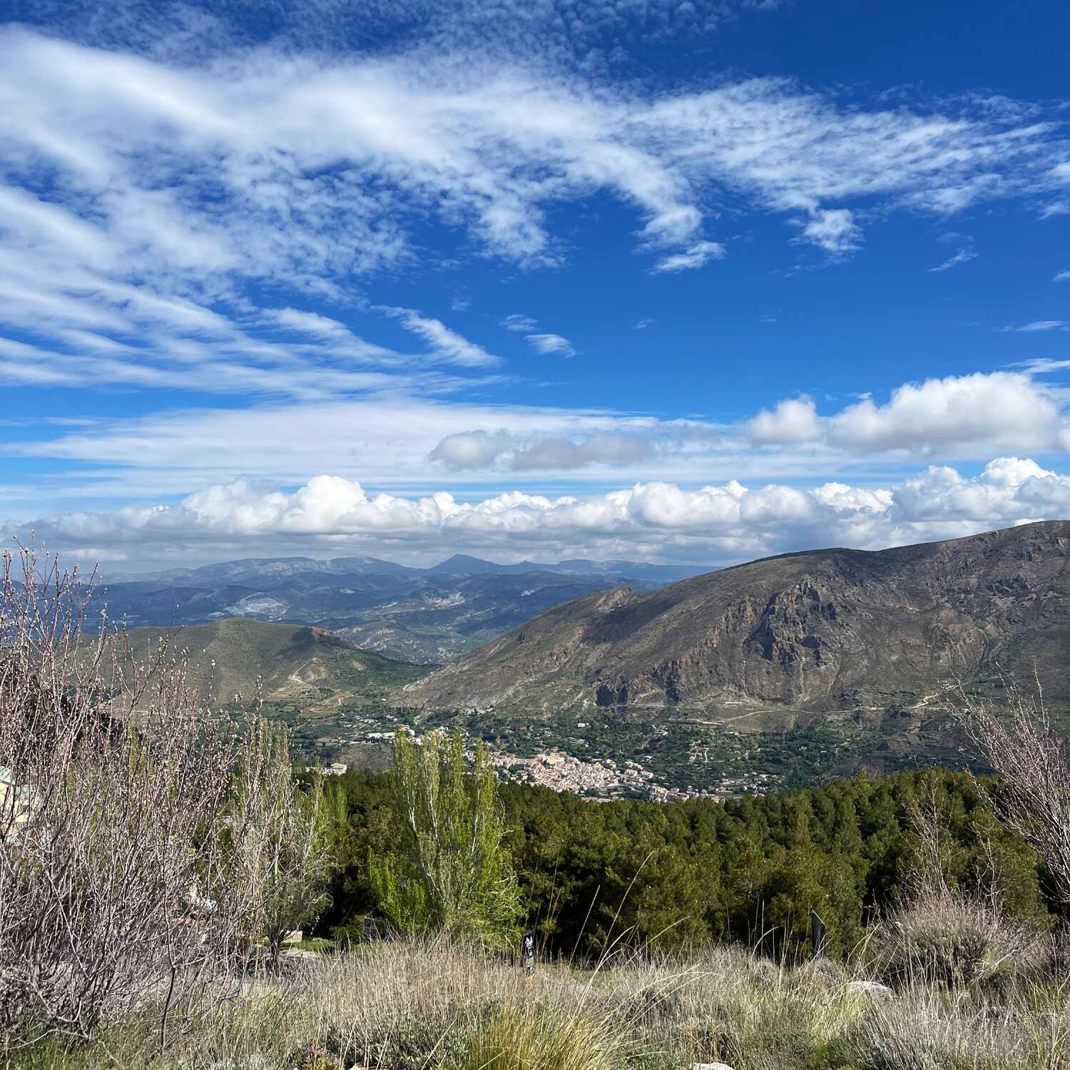 Hola, España
