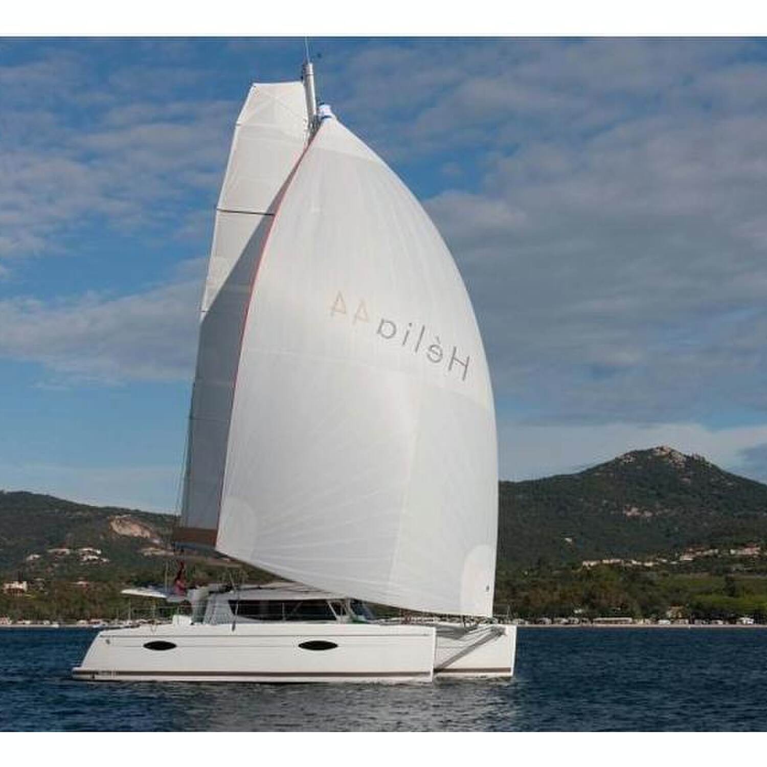 Catamaran Mahana-sailing tours