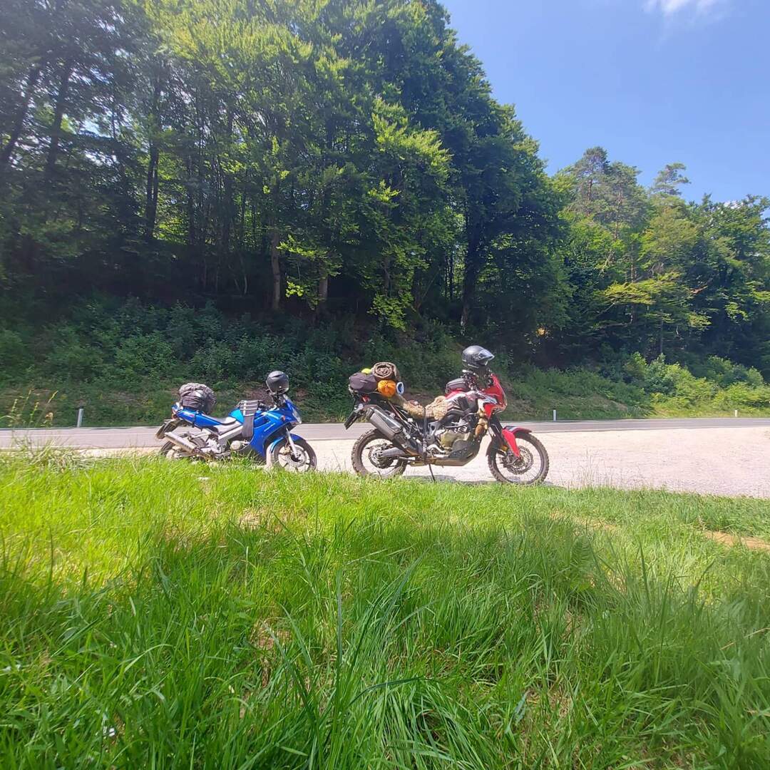Afrika Twin und Honda CBR 125r