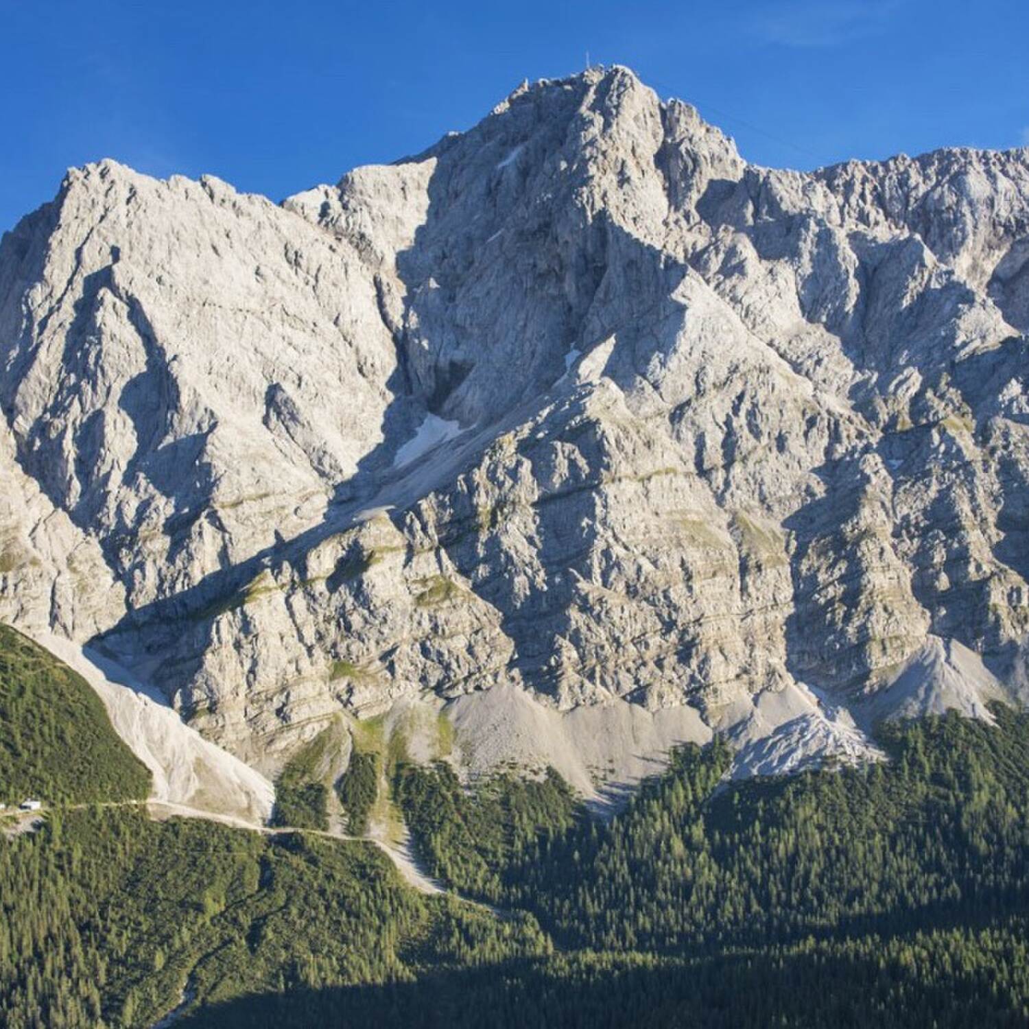 Zugspitz Resort 🏔️🥾🚵‍♀️☀️