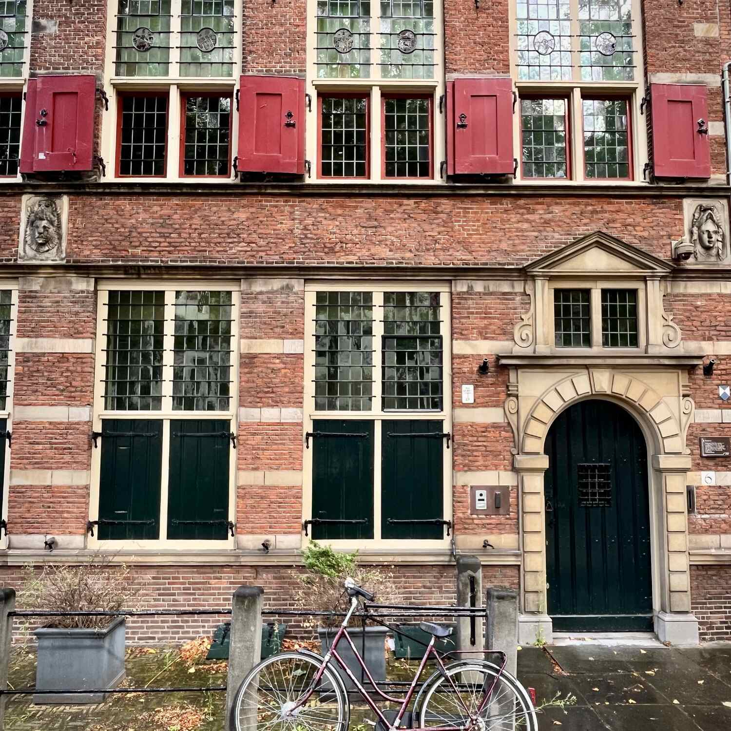 Den Haag usw.