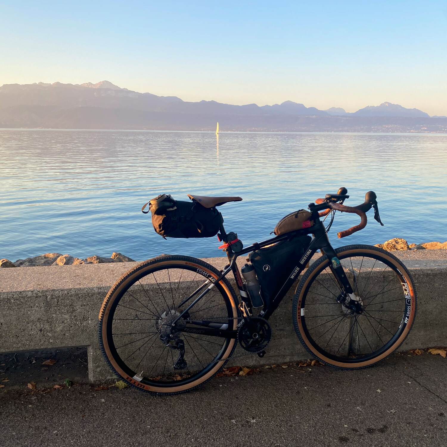 Bikepacking following Räphu
