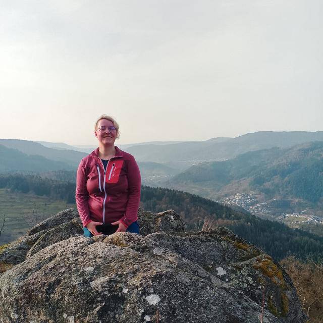 sami-hikinggirl