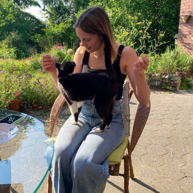 Leonie M
