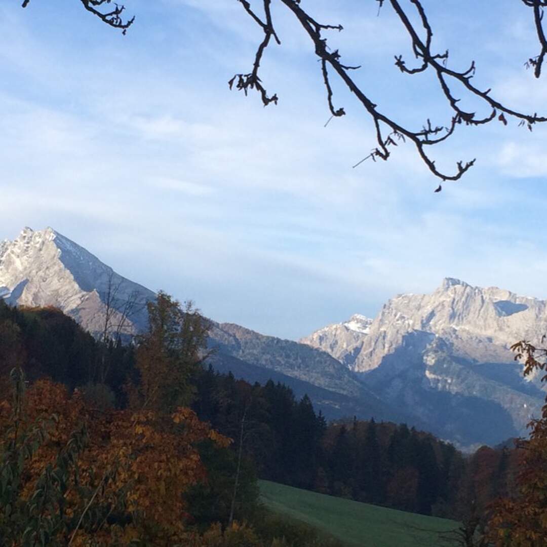 De zon achterna.