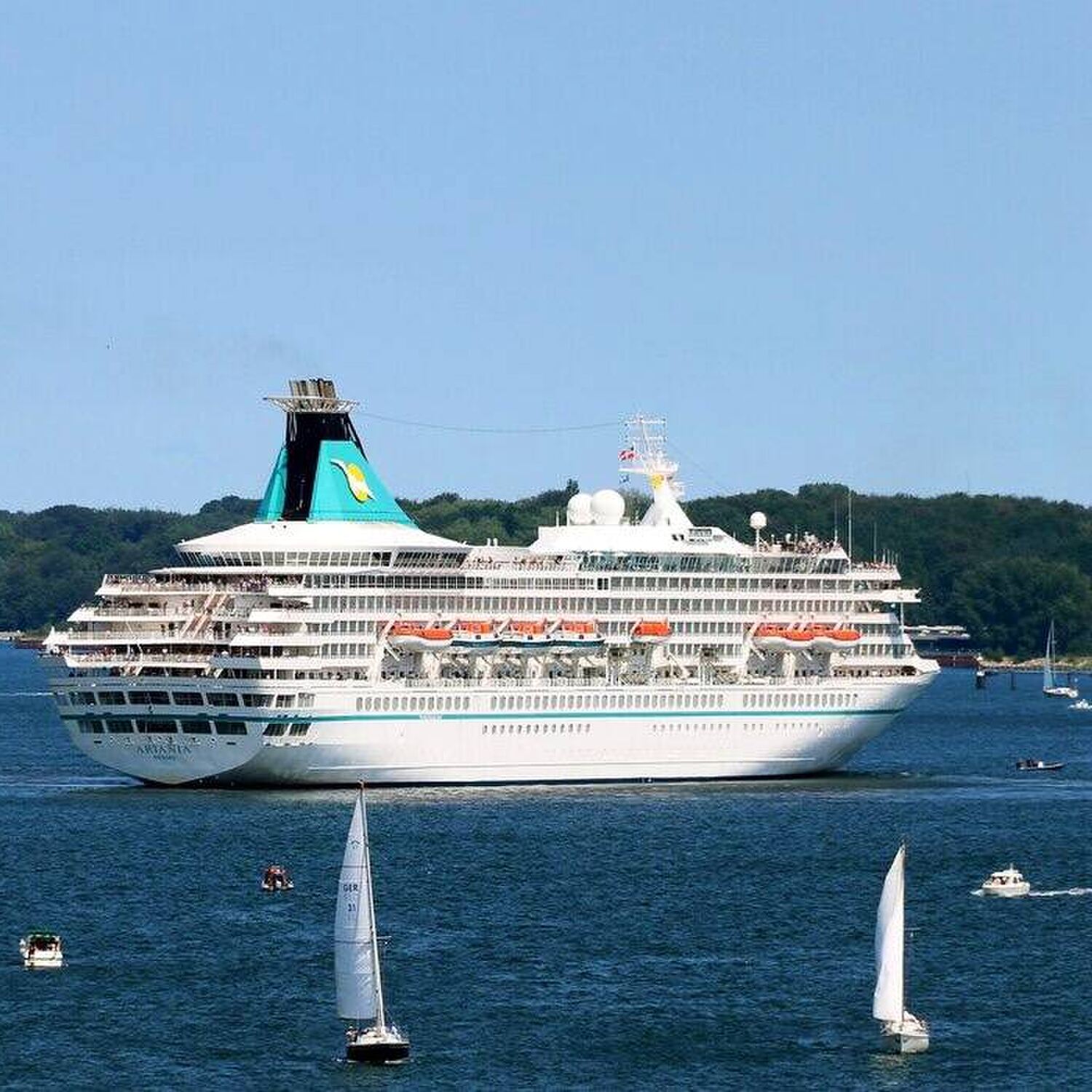 FLY and HELP MS Artania