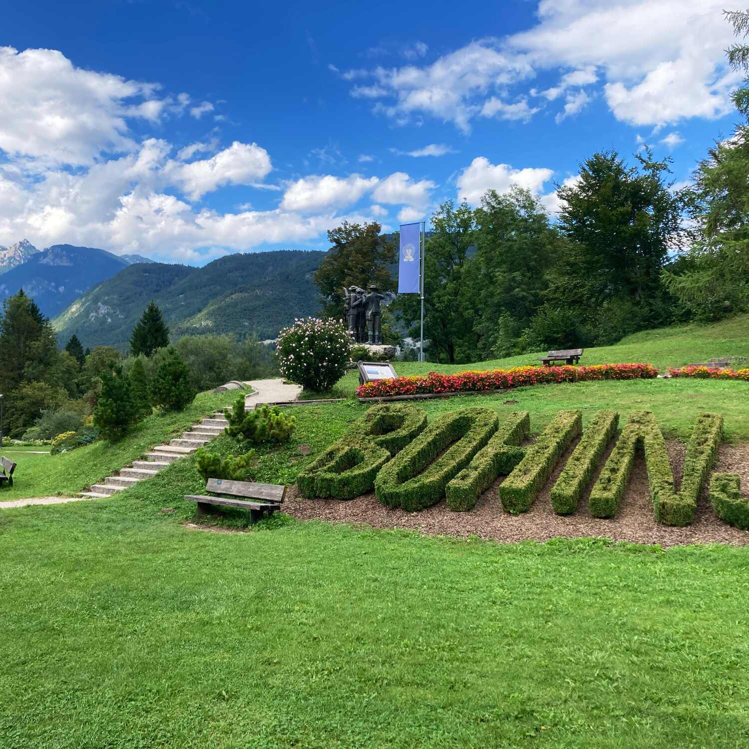 Zwischen Bergspitzen und Seen