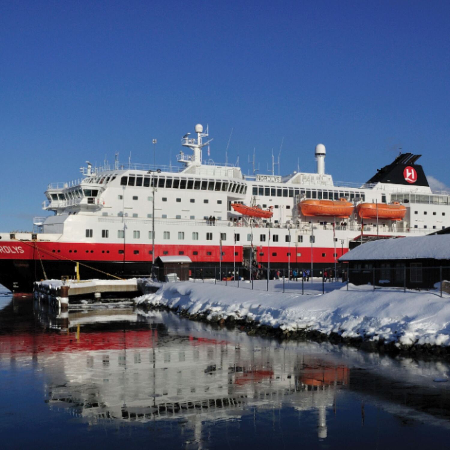 Postschiff in der Arktis