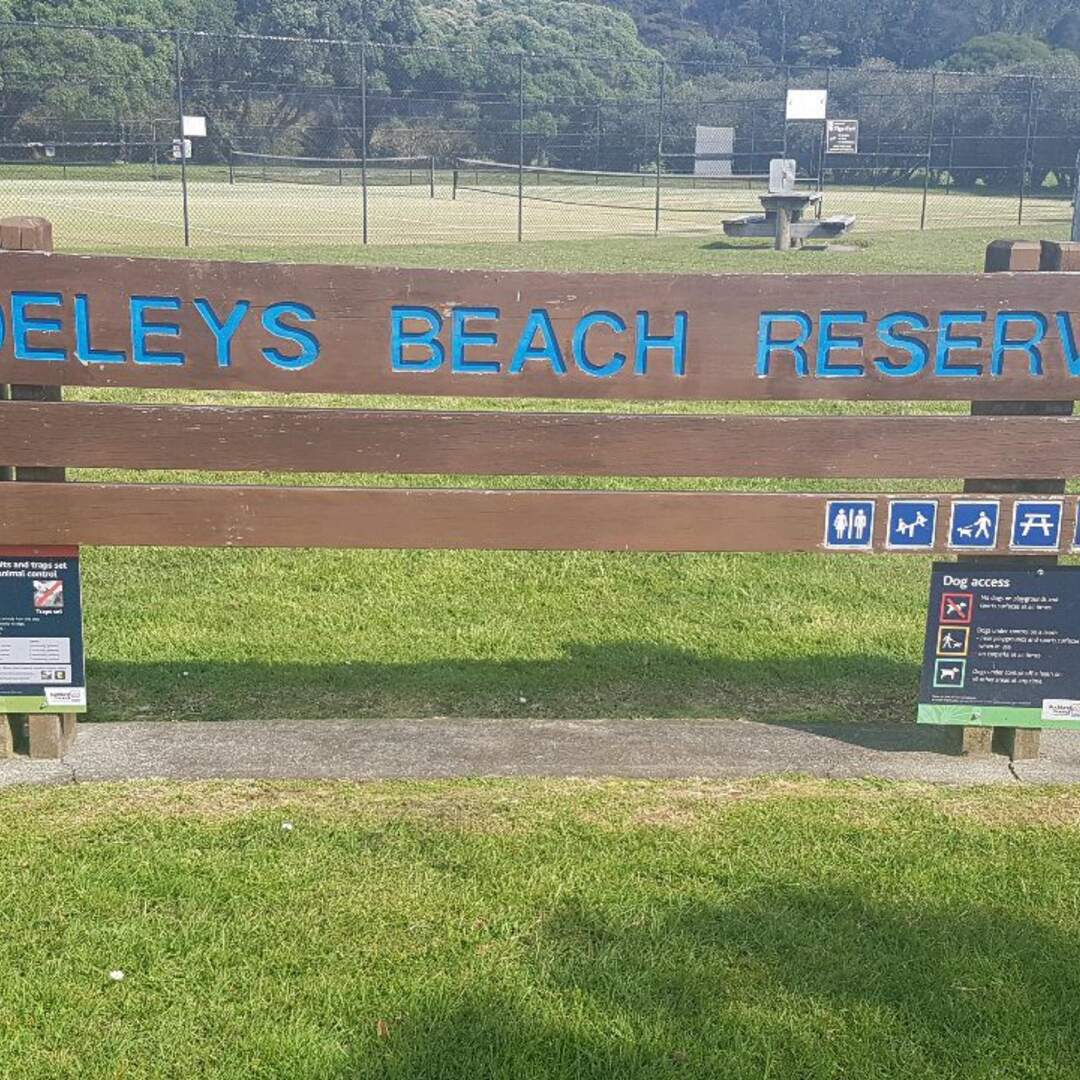 Weekend Away - Baddeleys Beach