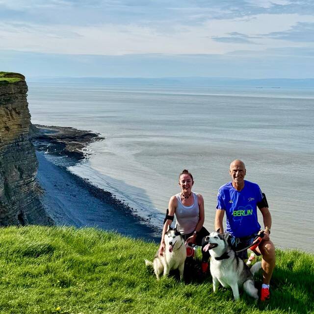 Bob, Joanna and wolves on Tour