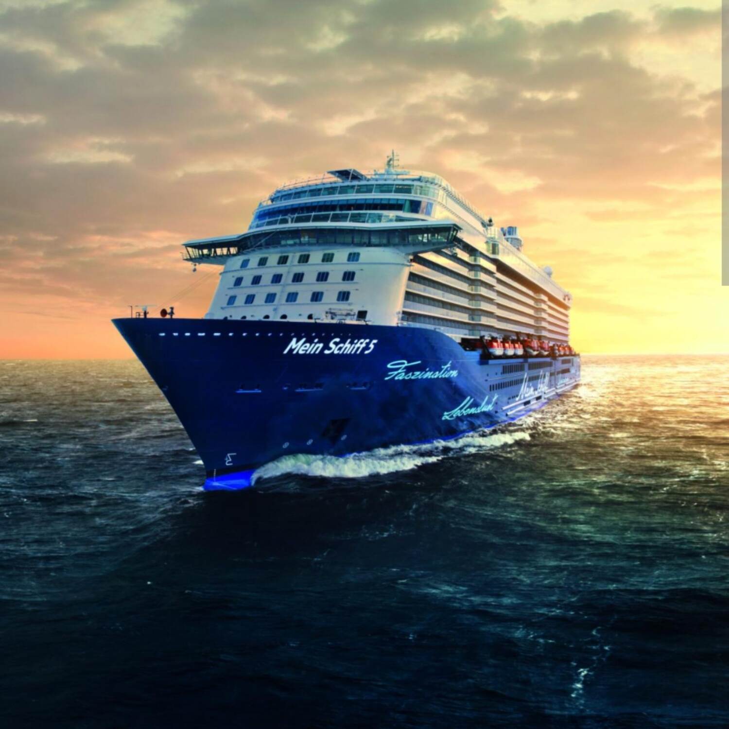 Mein Schiff 5 mit Kap. Verden
