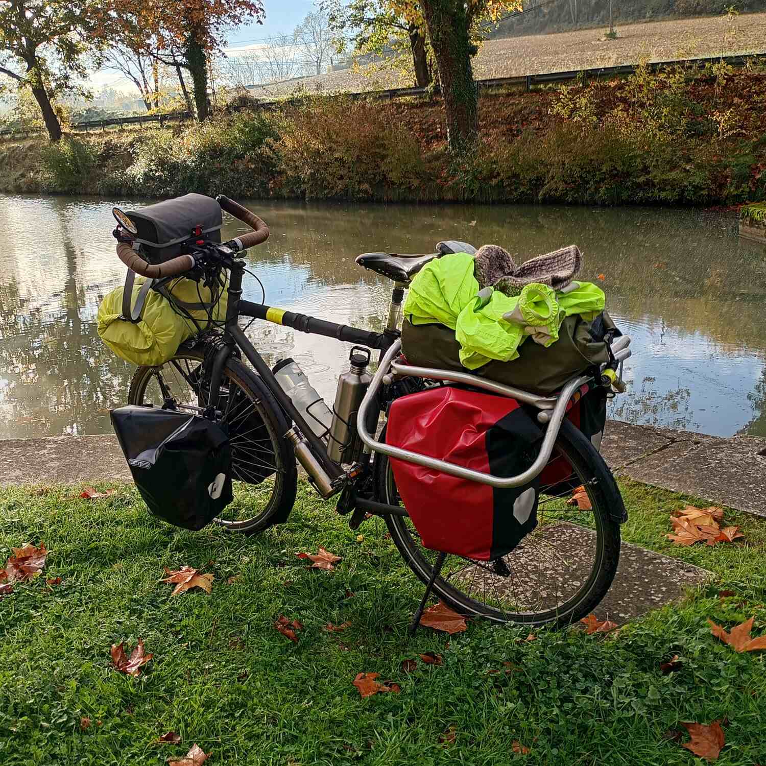 Voyage à vélo avec le roi nu