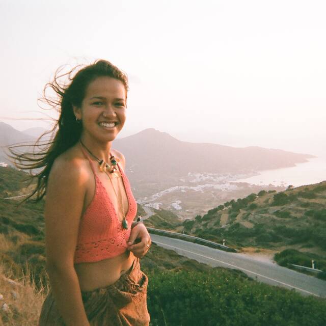 Izzy Holder