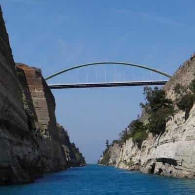 Kreuzfahrt durch Korinth Kanal