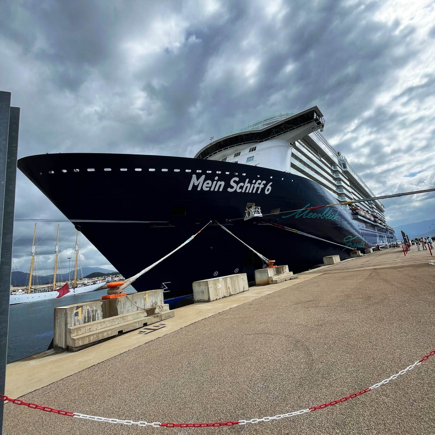 Sisters on Tour 🛳️