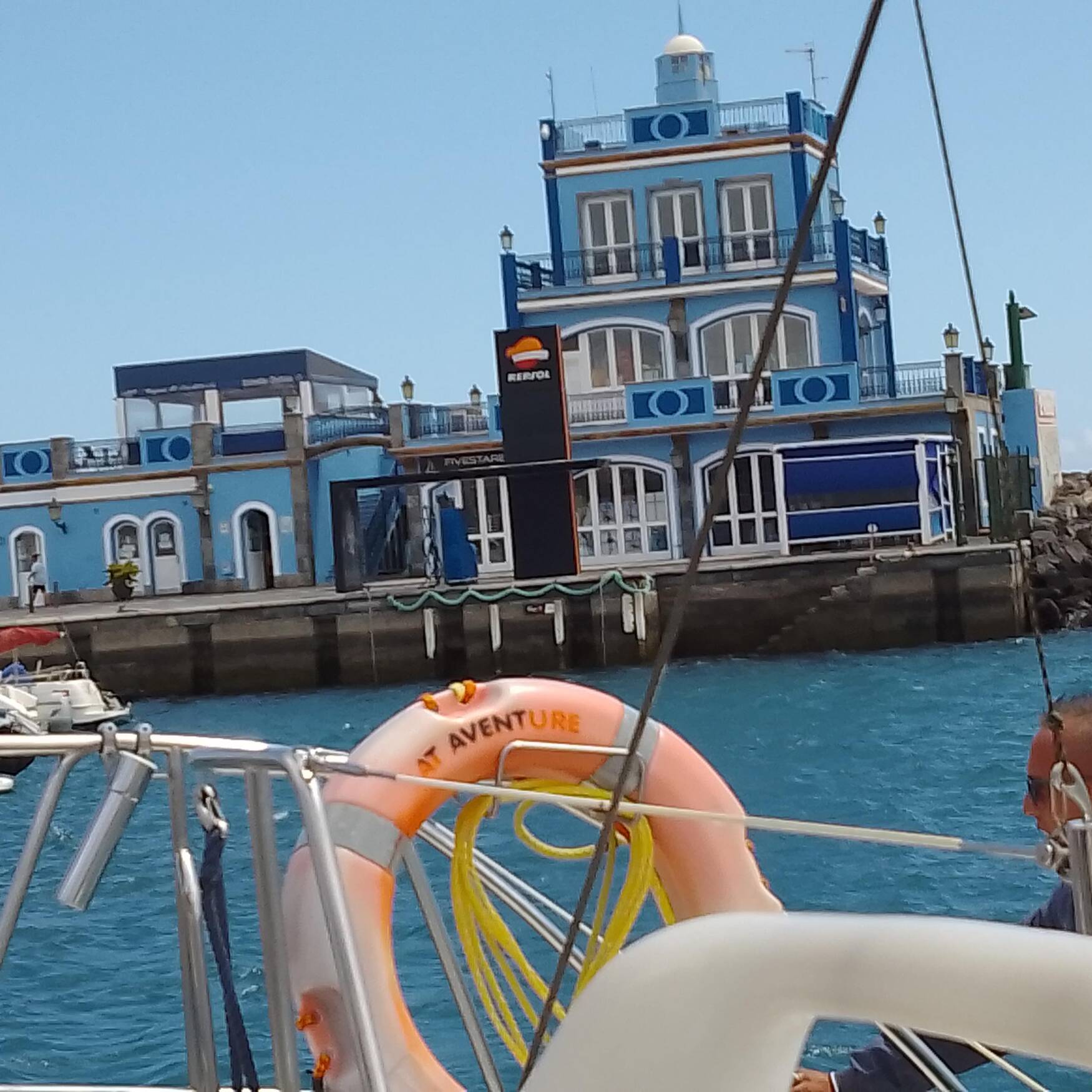 A bordo del catamarano