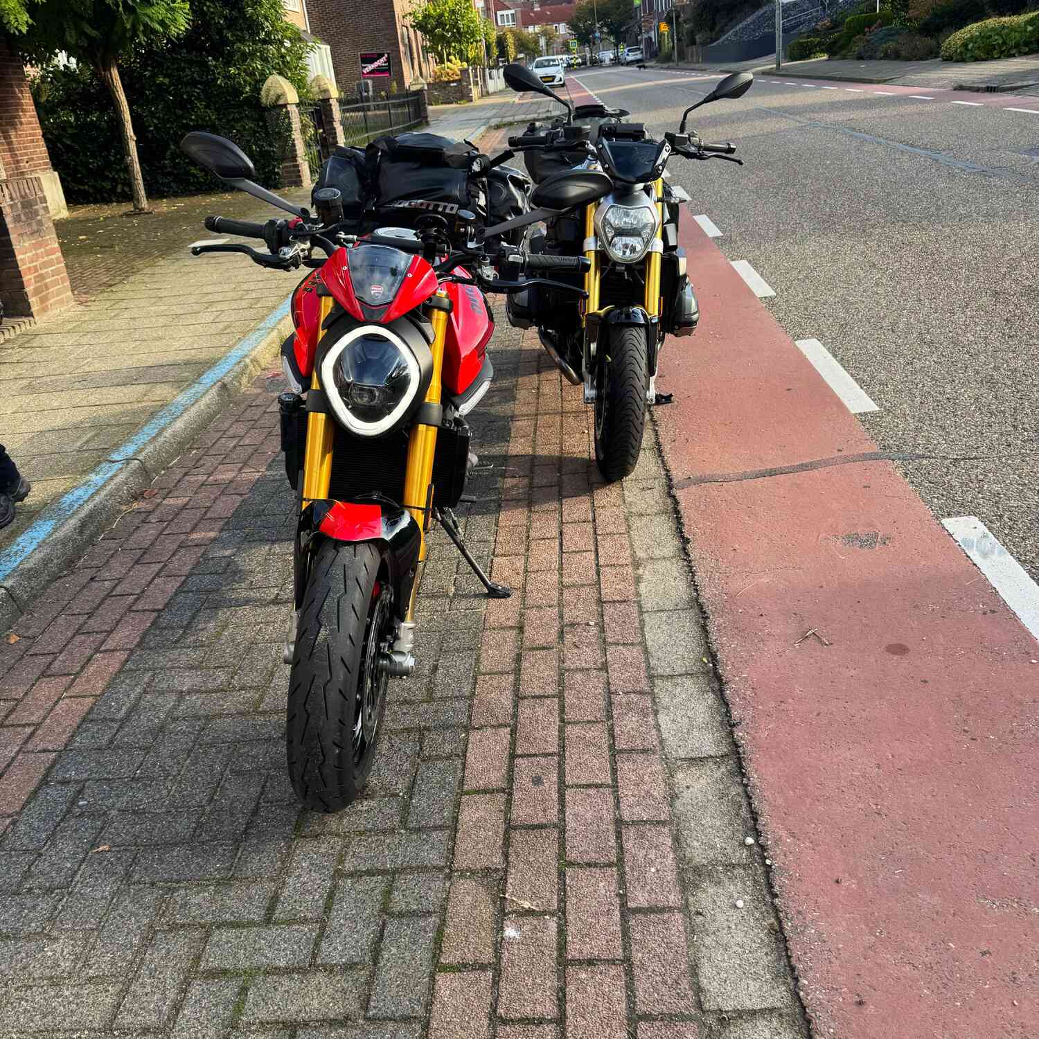 Wein und Motorrad